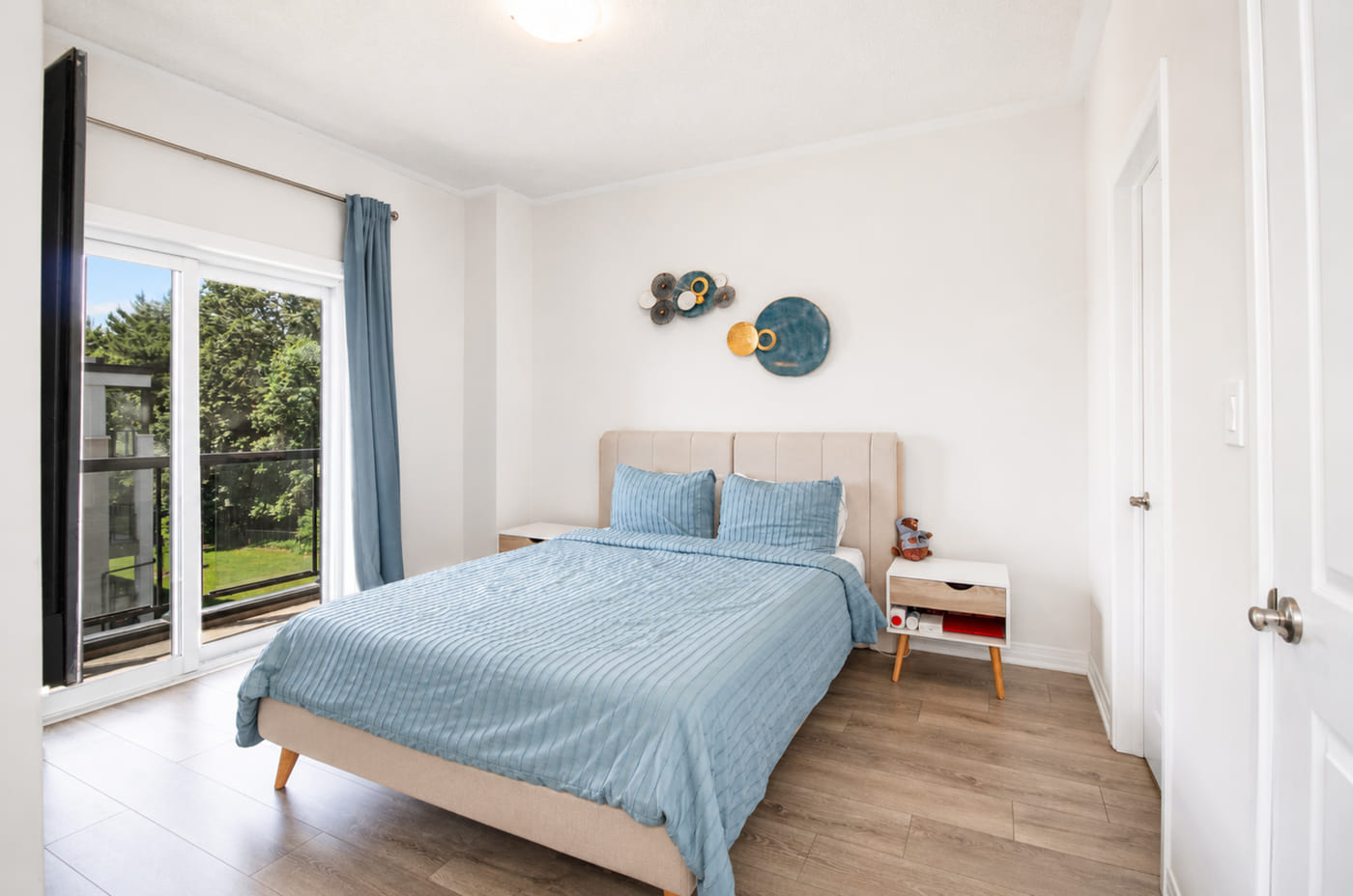 Interior photo of a Cambridge listing